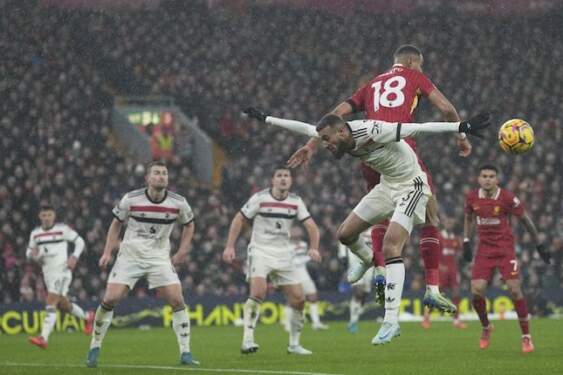 Foto: MU akhiri laju kekalahan dengan imbangi Liverpool 2-2 di Anfield.