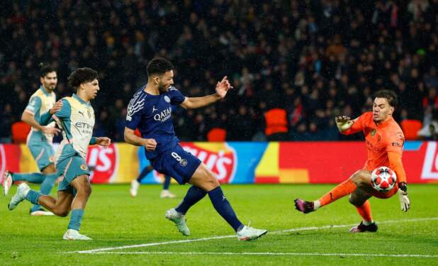 Foto: Manchester City terancam tak lolos playoff setelah dikalahkan PSG 4-2.