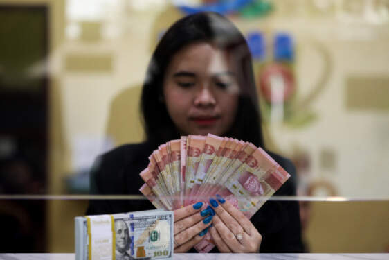 Foto: Nilai tukar rupiah dibuka menguat tipis 0,10 persen ke level Rp16.267 per dolar AS pada Selasa (14/1) pagi.