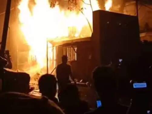 Foto: Kebakaran di Pasar Nauli Sibolga yang menghanguskan rumah warga dan sejumlah kios.