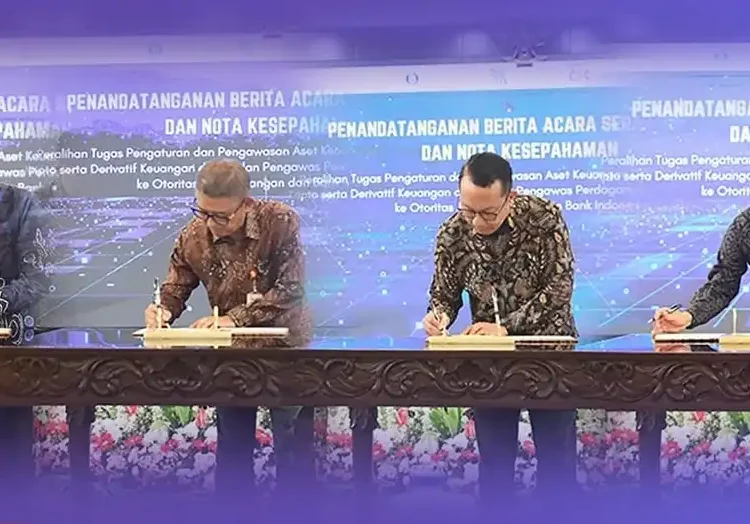 Pengalihan tugas pengaturan dan pengawasan ini ditandai dengan penandatanganan.