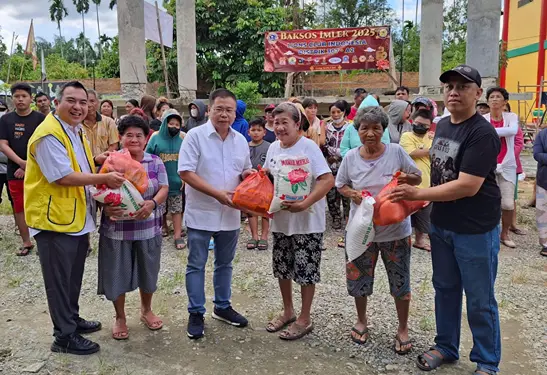 Foto: Anggota Komisi X DPR RI dari Fraksi PDI Perjuangan dr Sofyan Tan bersama Lions Club Indonesia Distrik 307–A2, melalui kegiatan Baksos Imlek pada Sabtu (25/1).(Istimewa)