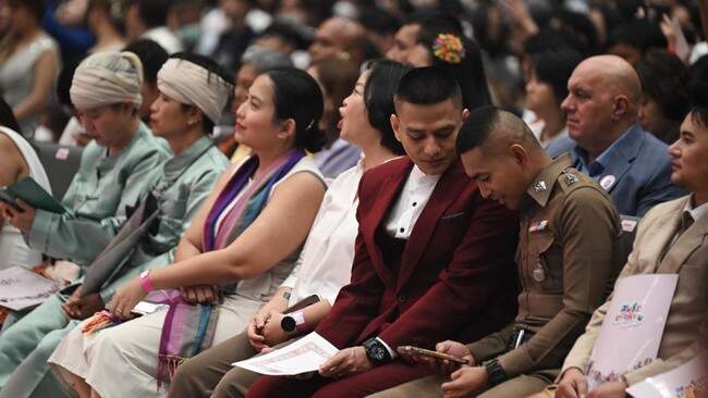 Foto: Pernikahan sesama jenis di Thailand.