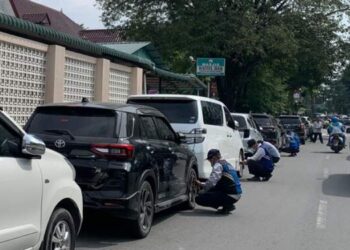 Parkir Sembarangan, Ban Belasan Mobil di Medan Dikempesi