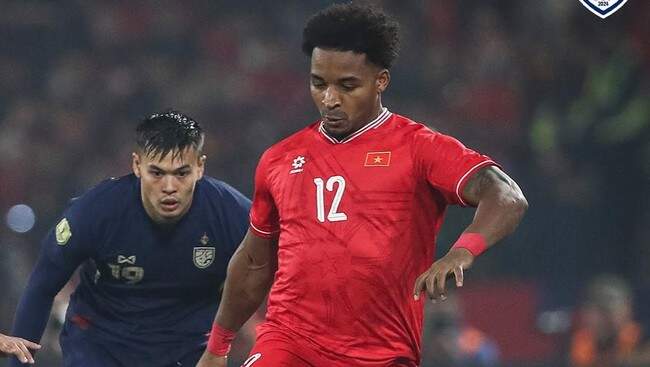 Foto: Nguyen Xuan Son bantu Vietnam menang 2-1 atas Thailand dalam final Piala AFF 2024.