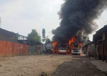 3 Bus Pariwisata di Ngumban Surbakti Medan Hangus Terbakar