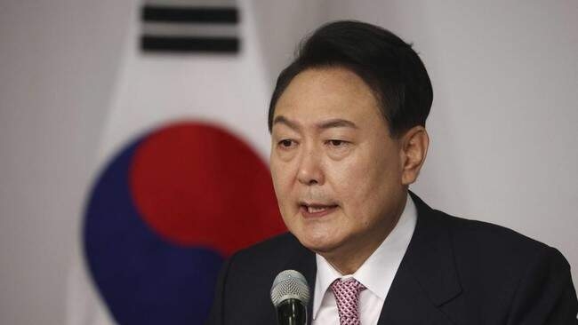 Yoon Suk Yeol.