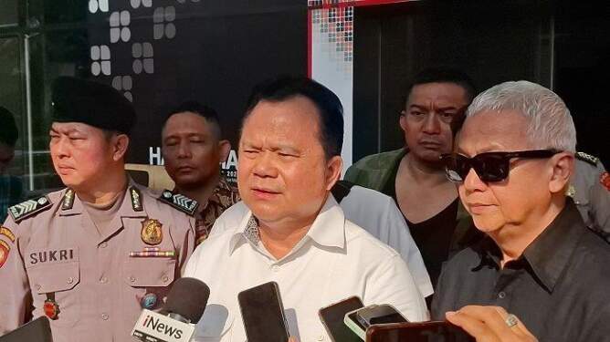Foto: KPK periksa Ronnie Sompie soal perlintasan Harun Masiku.