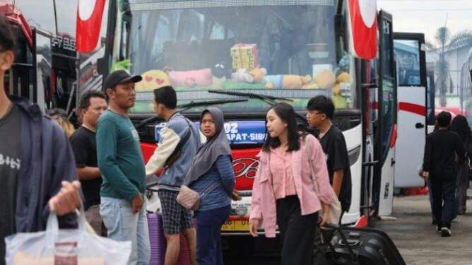 Foto: Dinas Perhubungan Provinsi Sumatera Utara menyebut puncak arus balik mudik perayaan Natal 2024 dan tahun tahun baru 2025 di wilayah ini diperkirakan terjadi pada 4 hingga 5 Januari 2025.