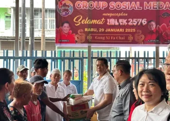 Foto: Jelang Imlek, Group Sosial Medan Petisah Baksos 300 Paket untuk Warga Kurang Mampu 6