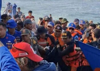 Ngeri! 13 Siswa SMP Terseret Ombak, 4 Orang Tewas