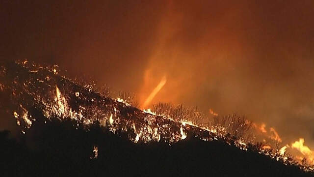 Foto: Tornado api atau 'firenado'.