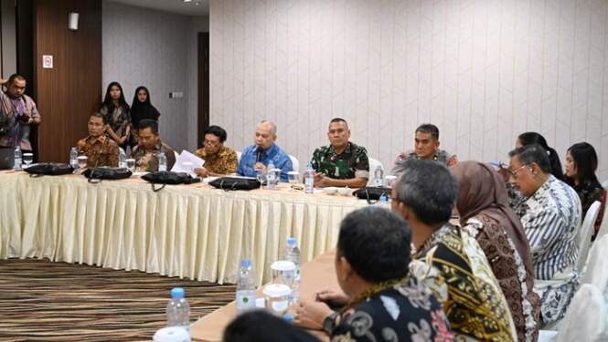 Foto: Rapat Tim Peneliti Pengkaji Gelar Daerah (TP2GD) dalam rangka pengusulan Pejuang asal Sumatera Utara Prof. Dr. Midian Sirait sebagai calon Pahlawan Nasional.