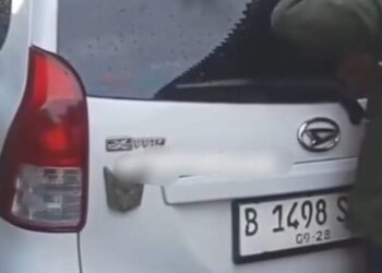 Warga Medan Kota Dihebohkan Mobil Xenia Ditinggal Pemiliknya di Gang Sempit