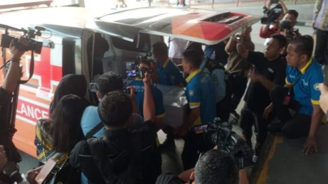 Jenazah Victor Maruli Tua Simaremare, WNI korban penembakan di Malaysia tiba di terminal kargo Bandara Kualanamu. 