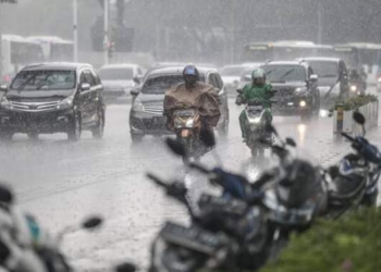 Cuaca Hari Ini: Kota Besar Dilanda Hujan-Petir