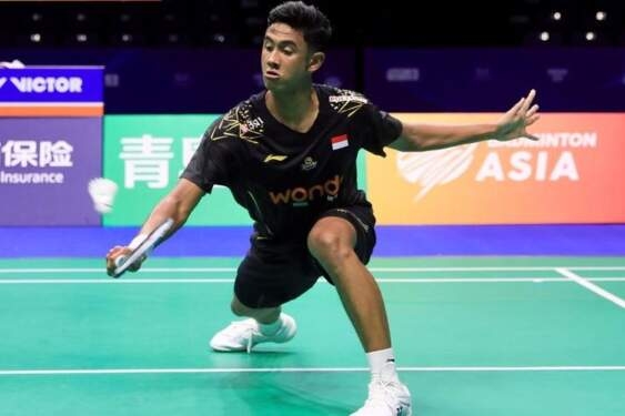 Aksi Alwi Farhan saat berhadapan dengan wakil Hong Kong Ng Ka Long dalam Kejuaraan Bulu Tangkis Beregu Campuran Asia (BAMTC) 2025.