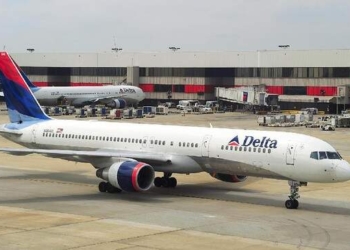 Pesawat Delta Airlines Kecelakaan di Bandara