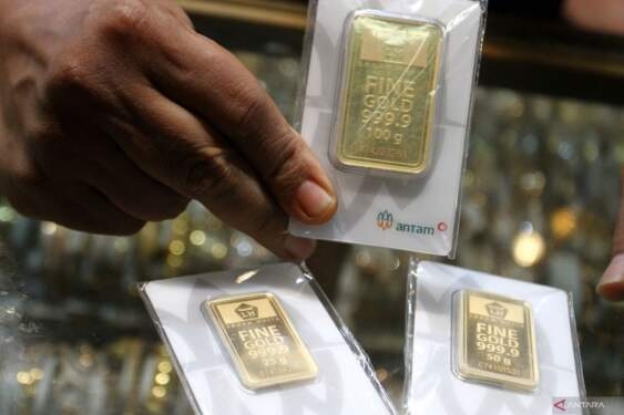 Harga emas Antam Jumat merosot Rp14.000 ke angka Rp1,678 juta per gram.