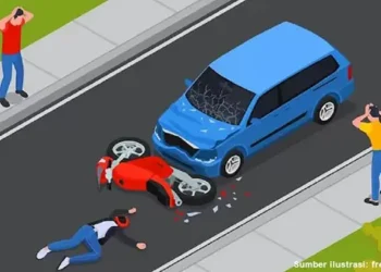 Foto: Angkot Tabrak Dua Motor, Satu Tewas di Tempat 1