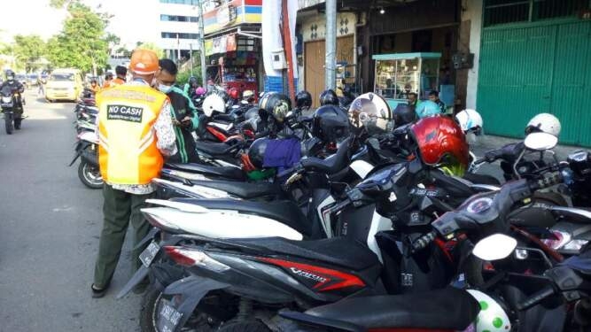 Parkir di Kota Medan.