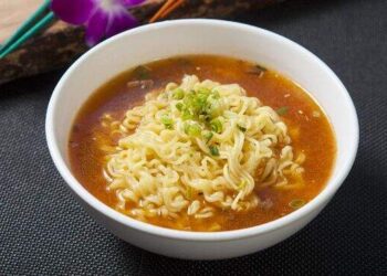 Ingat! Jangan Konsumsi Makanan Ini Bersama Mi Instan