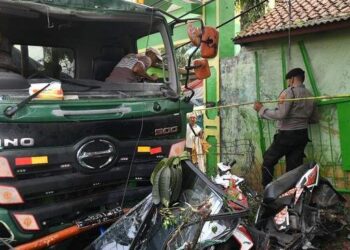 Truk Sering Kecelakaan, Karena Selalu Rem Blong?
