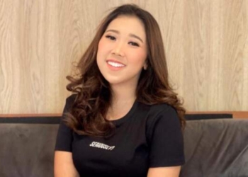 Kiky Saputri Minta Bantuan Damkar Lepas Cincin di Jari