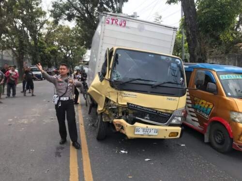 Laka lantas di Jalan Medan KM 8, Kelurahan Tambun Nabolon.