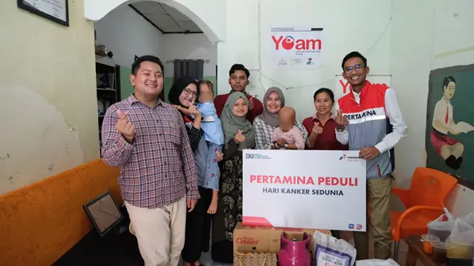 Memperingati Hari Kanker Sedunia, Pertamina Patra Niaga Regional Sumbagut mendukung dan memberi semangat kepada anak-anak penderita kanker di rumah singgah Yayasan Onkologi Anak Medan (YOAM), Jalan Petunia I Nomor 34 Kemenangan Tani, Medan, Kamis (6/2). (Dok:Pertamina Sumbagut)