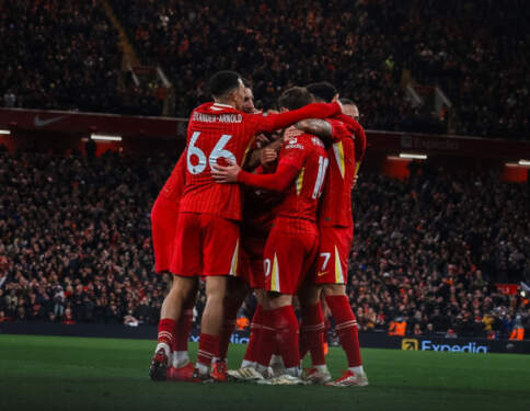 Menang 2-0 atas Newcastle, Liverpool kukuh di puncak klasemen.