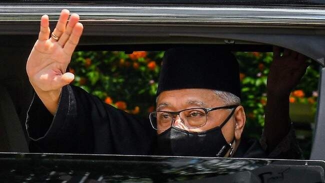 Mantan Perdana Menteri Malaysia Ismail Sabri Yaakob dilarikan ke rumah sakit setelah ditemukan tak sadarkan diri.