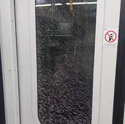 PT Railink kembali mengimbau masyarakat yang tinggal di sekitar jalur rel untuk tidak melakukan pelemparan.(Dok:KAI Bandara)
