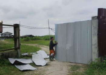 Pemprovsu Bongkar Pagar Misterius di Pantai Labu Deli Serdang