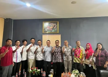 Foto: Silaturahmi ke Dinas Pendidikan Pemprovsu, Guru dan Dua Siswa SMK Mitra Binaan Honda Siap Banggakan Sumut 3