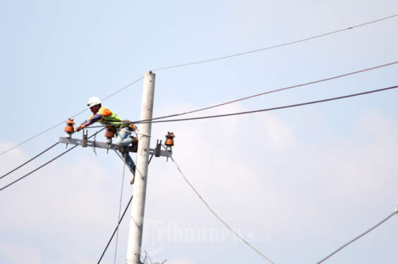 Foto: Pemeliharaan jaringan listrik.