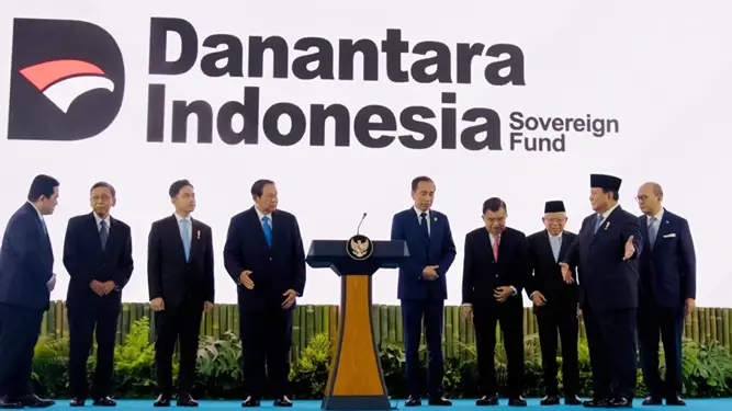Presiden Prabowo Subianto resmi meluncurkan Badan Pengelola Investasi Daya Anagata Nusantara (Danantara) di Halaman Istana Kepresidenan Jakarta, pada Senin (24/2). (BPMI Setpres)