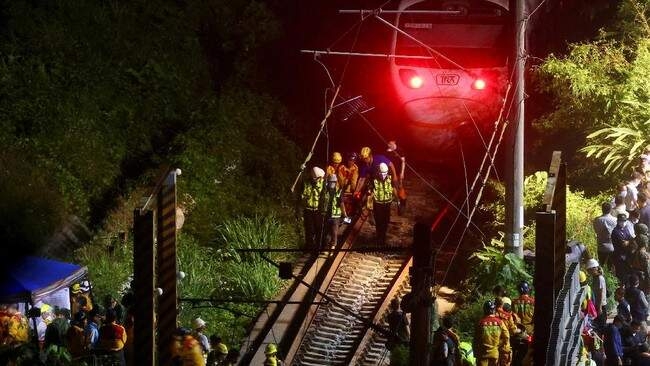 Kereta penumpang di Sri Lanka anjlok setelah menabrak sekumpulan gajah pada Kamis (20/2). 