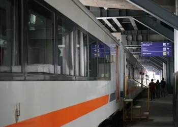 PT Railink mengimbau kepada seluruh masyarakat agar tidak melakukan tindakan pelemparan terhadap rangkaian kereta api yang sedang beroperasi.(Dok:KAI Bandara)