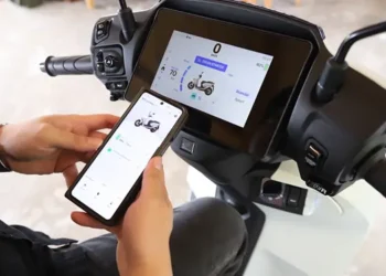 Foto: Tetap Update dan Terkoneksi Saat di Jalan dengan RoadSync Duo pada Honda CUV e: 10