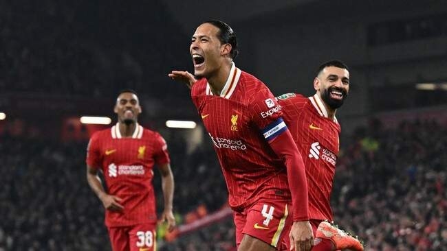 Momen selebrasi Virgil van Dijk cetak gol di gawang Tottenham. 