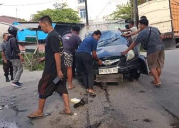 Kecelakaan di Sunggal, Minibus Hantam Tiang Listrik