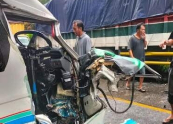 Truk dan Mobil Travel Tabrakan di Toba, 11 Penumpang Luka