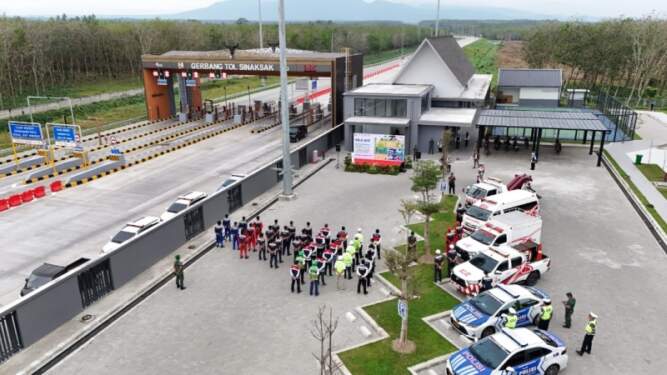 Foto: Hamawas membuka sementara rest area di Gerbang Tol Sinaksak.