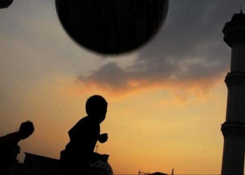 Jangan Buru-buru, Begini Cara Melatih Anak Berpuasa