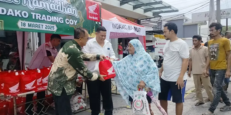 Bulan suci Ramadhan,  PT Indako Trading Coy menggelar aktivitas sosial pembagian paket sembako untuk masyarakat kurang mampu.(Ist)