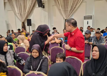 Foto: Lions Club Indonesia Distrik 307-A2 Baksos Lebaran, Sofyan Tan: Angkat Derajat Keluarga dengan Pendidikan 1