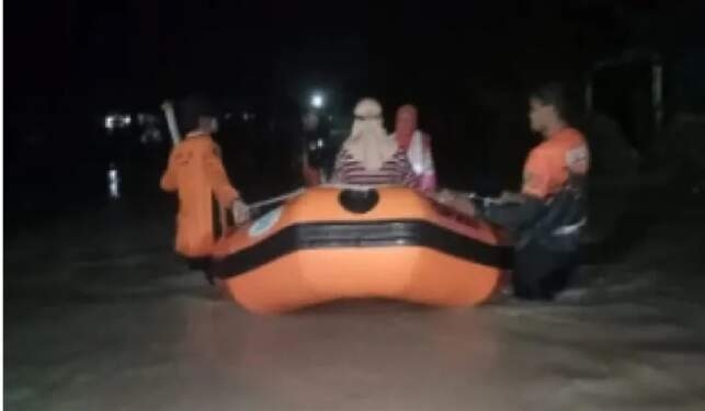 Banjir yang melanda Kecamatan Marbo, Desa Marbo Selatan Petak VI, Kabupaten Labuhan Batu Utara (Labura).