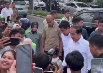 Jokowi Berburu Takjil di Depan USU Medan