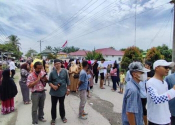 Warga Langkat Kembali Blokir Jalan Larang Kendaraan Melintas